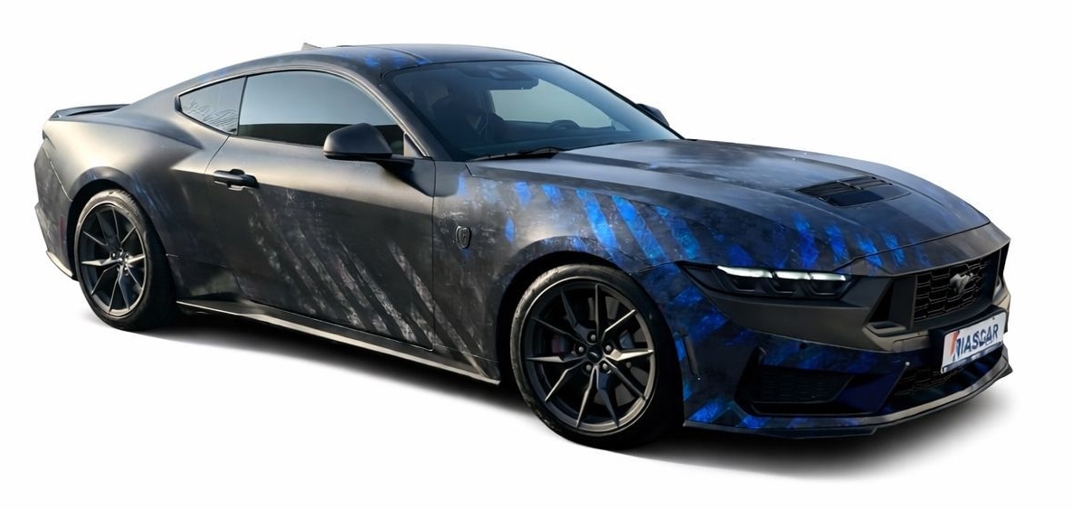 Ford Mustang Dark Horse sau similar